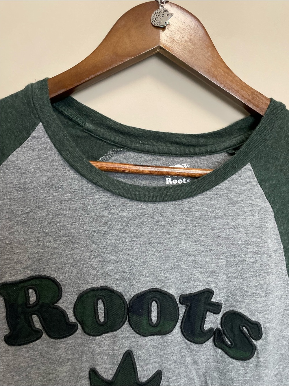 Roots Long Sleeve Raglan Tee Green Gray Plaid Women’s Small - Picture 2 of 9